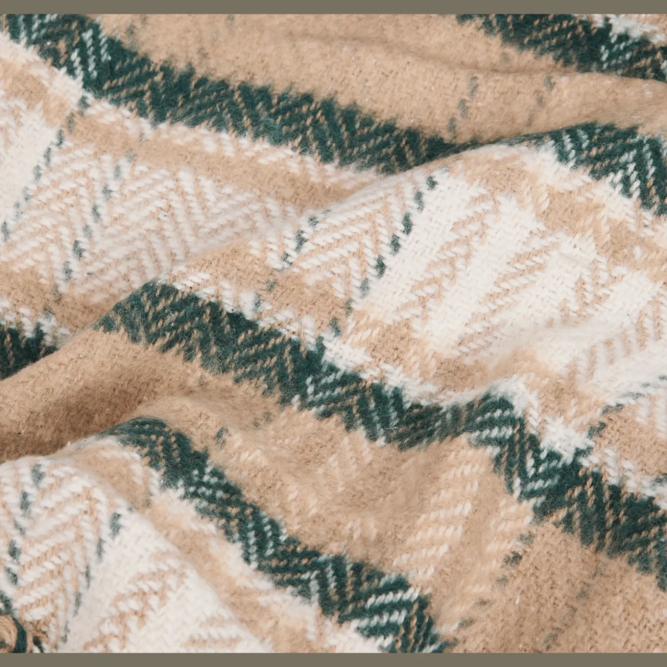 Action Plaids & Wohndecken<Wohndecke mit Fransen